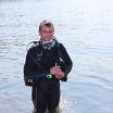 В море)