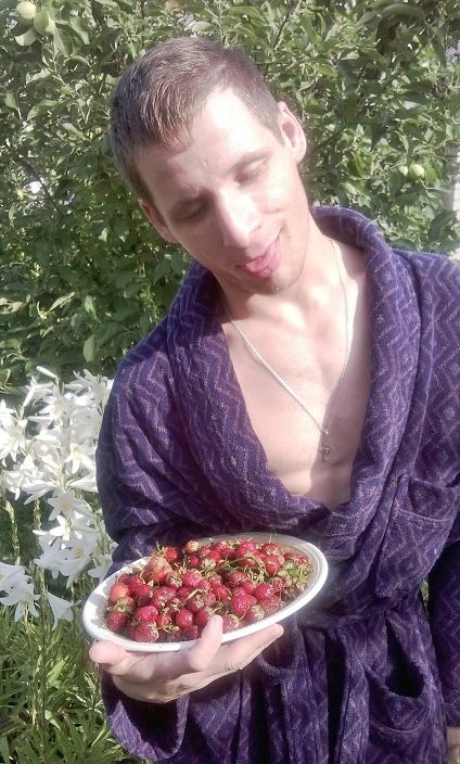 клубничка и я