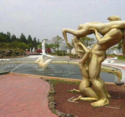 Парк эротических скульптур в Корее
