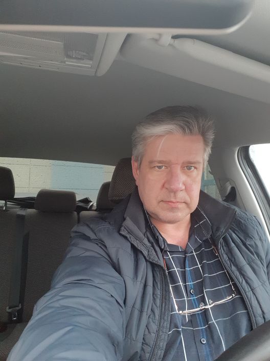 Симпатичный мужчина