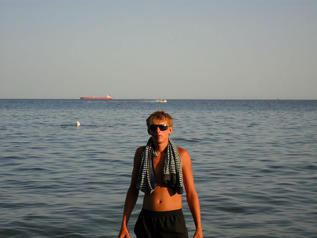 на море