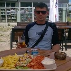 nie mały penis, delikatny język i delikatne dłonie.