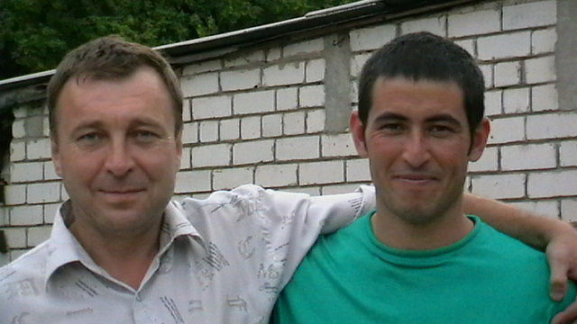 яяяяяя  слева с моим раотником из Узбекистана