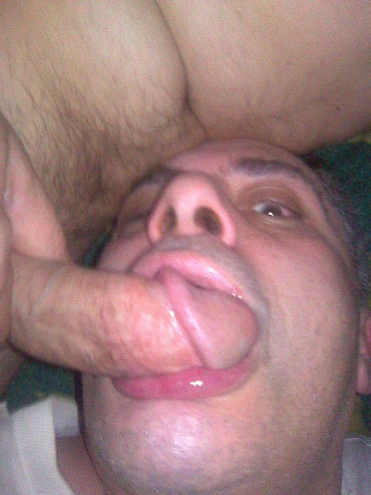 парень кончил мне в горло