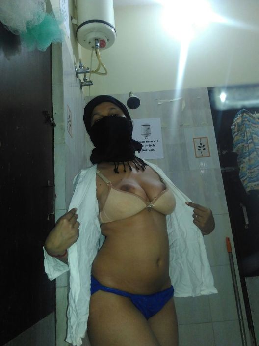 Indian girlfriend priya nude