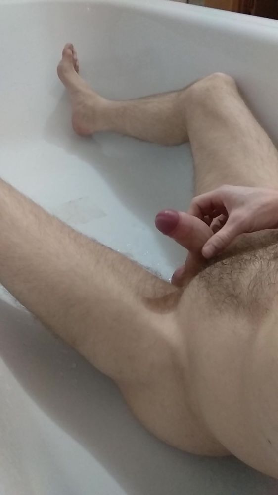 Дрочу (кончил)