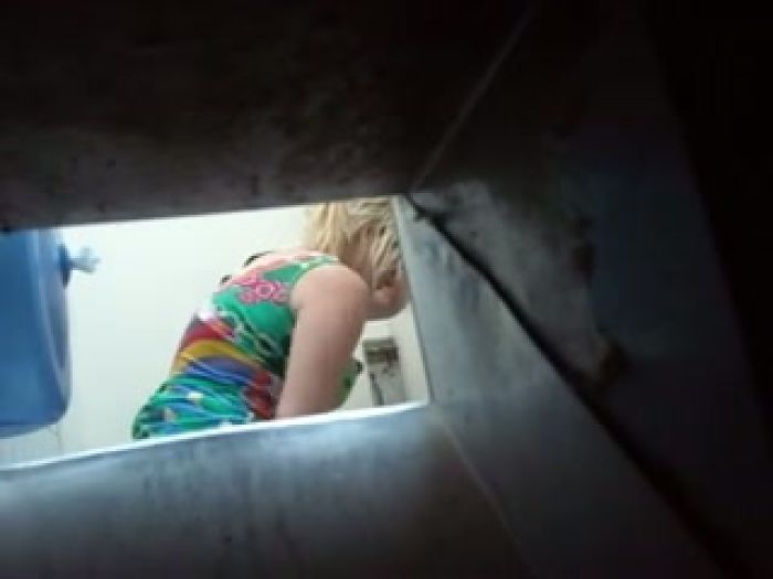 Дрочащая на скрытую