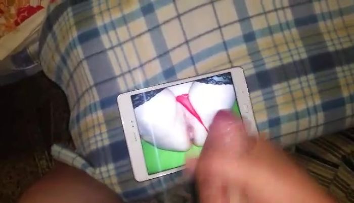 Дрочит на мою жену!