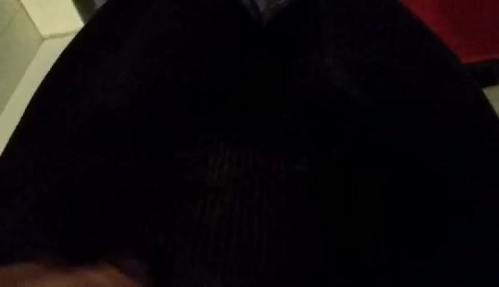 Ласкает сучка себя