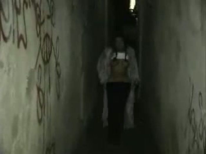 А люди вокруг ходят)))