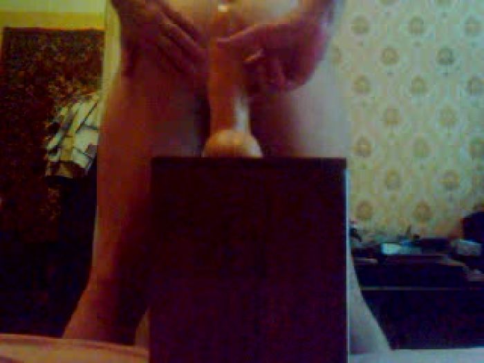 I am riding a 6 cm thick big dildo