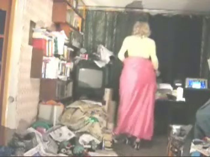 Я В СТРЕЙЧ-ВЕЛЮРОВОЙ РОЗОВОЙ ЮБОЧКЕ