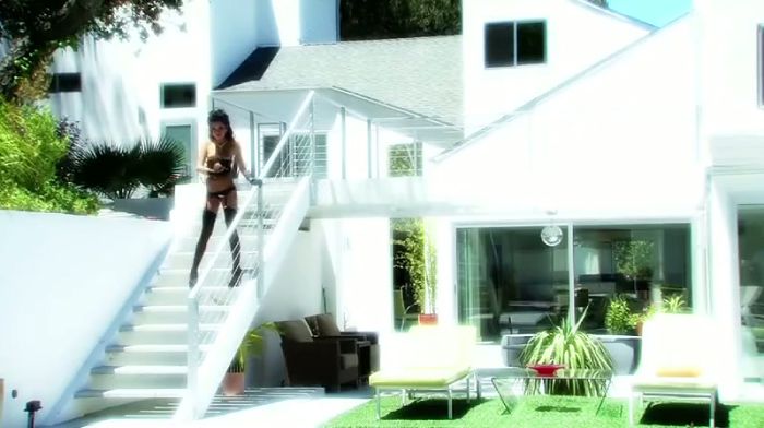 Glamour brunette fucked at willa