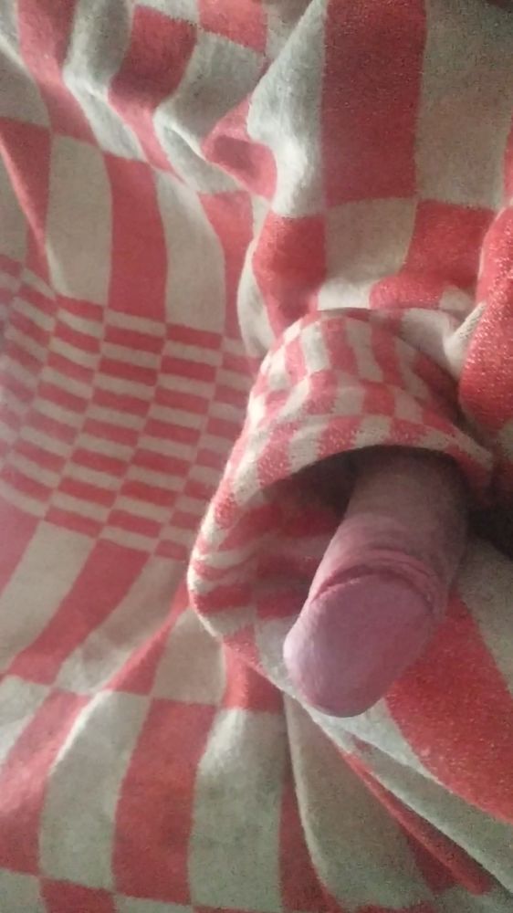 Кончаю на байковое одеяло. Дрочу