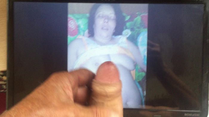 друг дрочит на меня